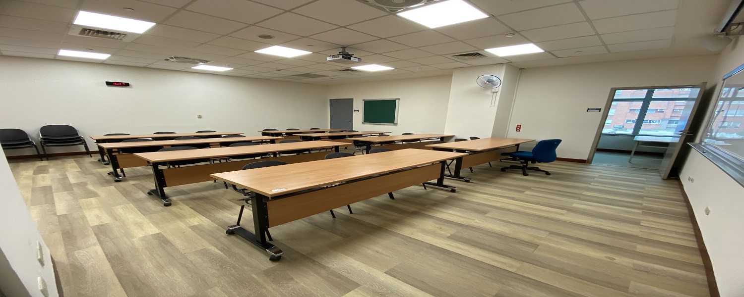 由3052市民教室入口看向座位區