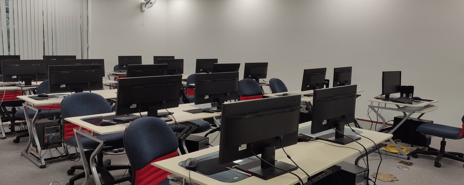 由2樓電腦教室入口看向座位區